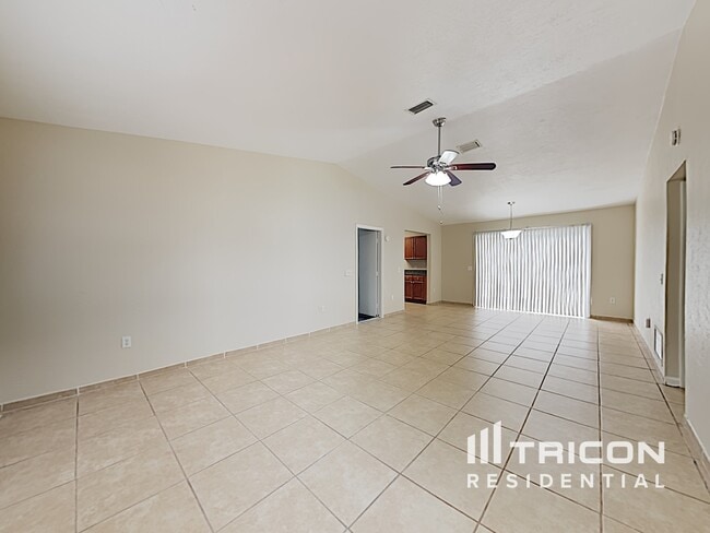 Building Photo - 900 Watt Cir