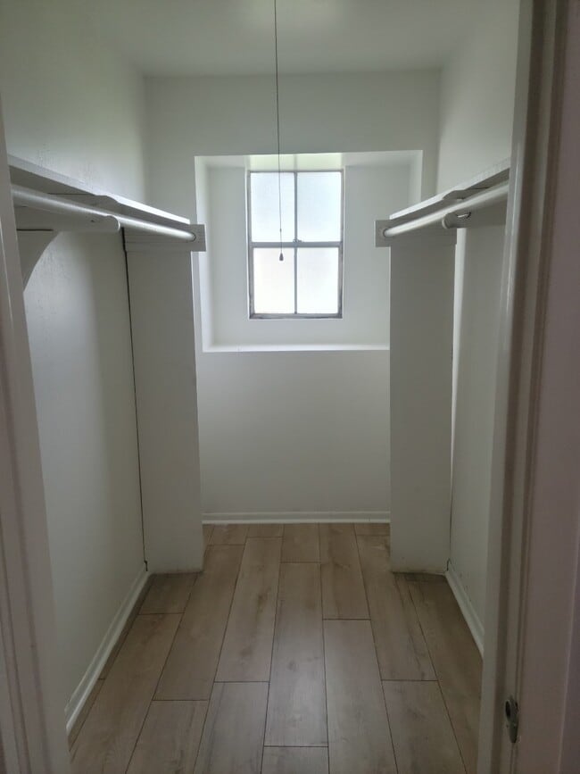 Building Photo - 13023 Maxim Dr