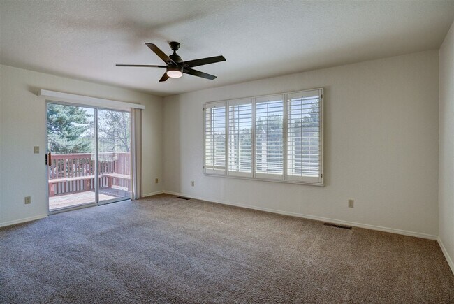 Building Photo - Freshly painted, 3 Bedroom, 2 Bath Home in...