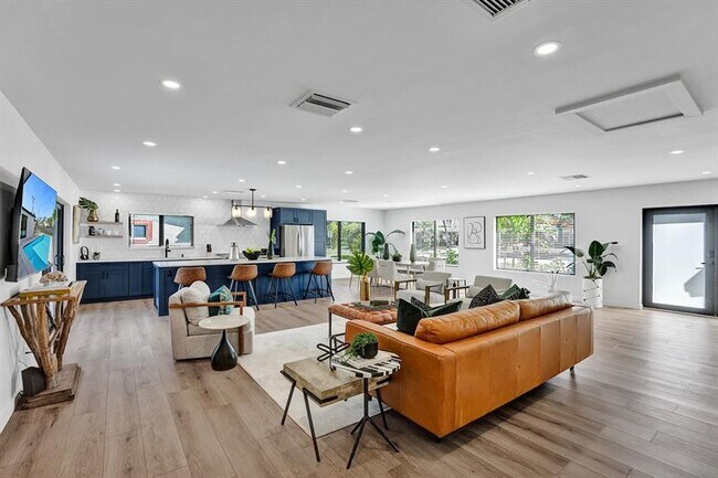 Building Photo - 5501 NE 18th Terrace