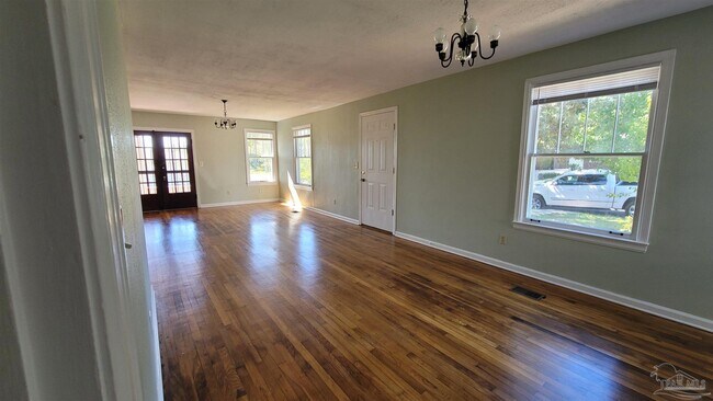 Building Photo - 2520 Magnolia Ave
