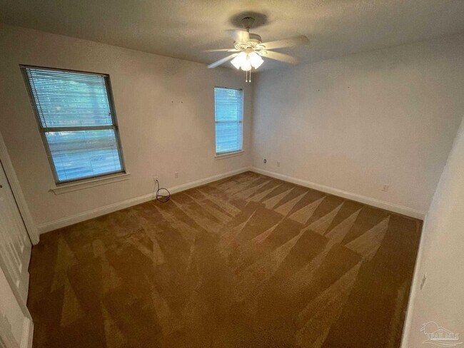 Building Photo - 5955 Hermitage Dr