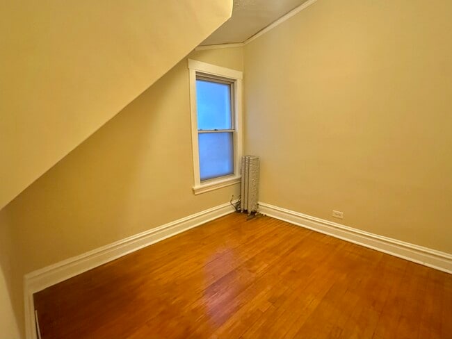 Building Photo - 1340 W Rosedale Ave