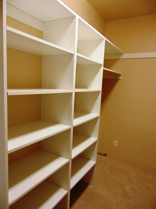 Building Photo - 416 Calle Kokopelli - *LEASE PENDING*