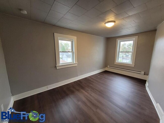 Building Photo - 1117 Dousman St