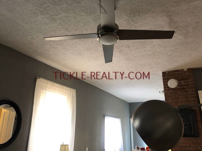 Building Photo - 300 Meigs St