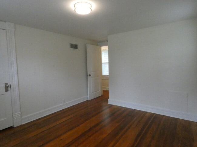 Building Photo - 1615 S Jefferson St