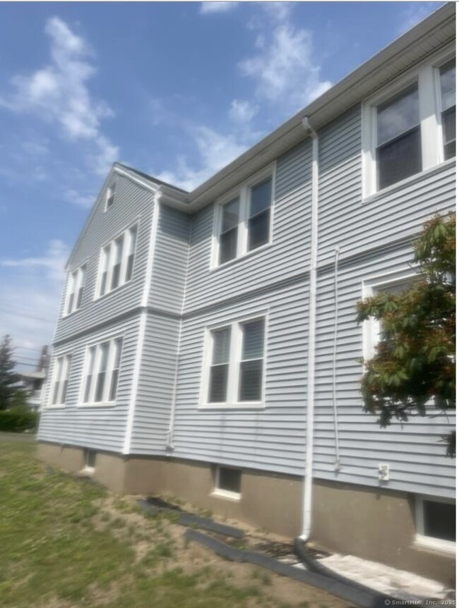 Building Photo - 164 Wolcott Hill Rd