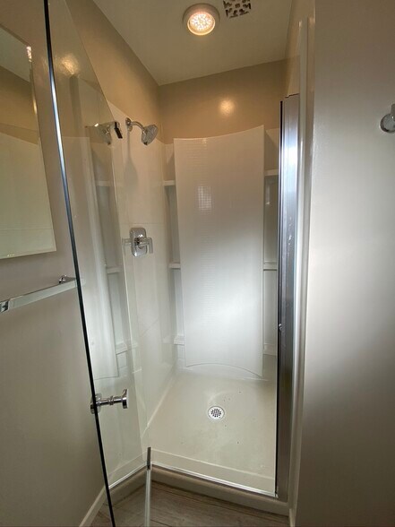 New shower and hardware - 256 Termino Ave