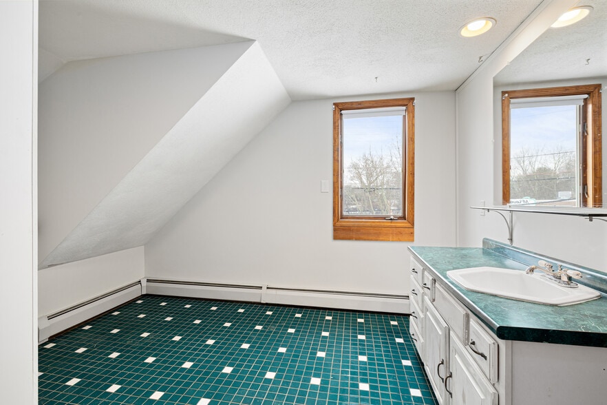 Building Photo - 122 Wood St