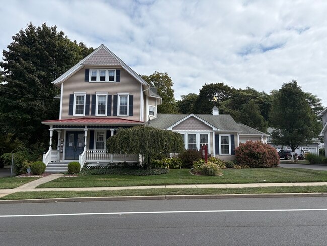 Primary Photo - 687 Broad St