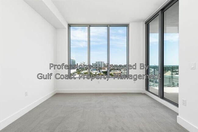 Building Photo - 111 S Pineapple Ave