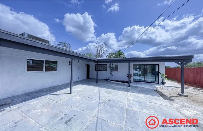 Building Photo - Unique Home Near Bakersfield College!