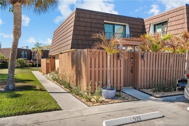 Building Photo - 6162 SE Riverboat Dr