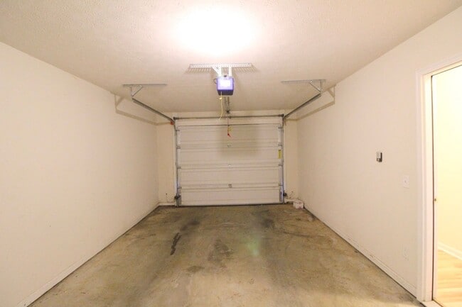 Building Photo - 351 Emerson Ln