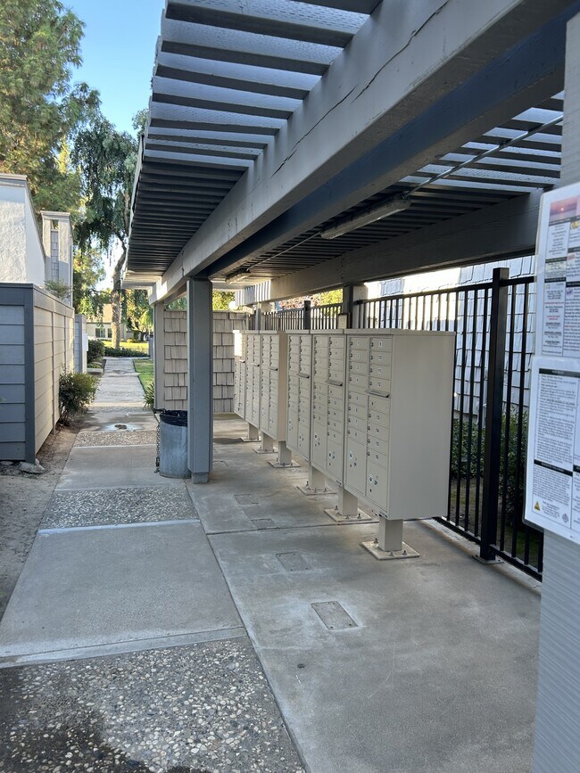 Building Photo - 1313 Floyd Ave