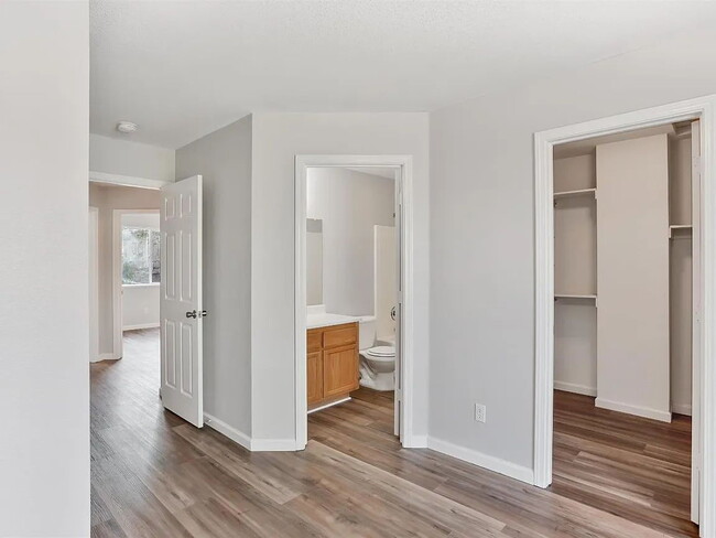 Building Photo - This is a lovely halfplex with 2 stories, 3 bedrooms, and 2.5 bathrooms in a quiet HOA neighborhood