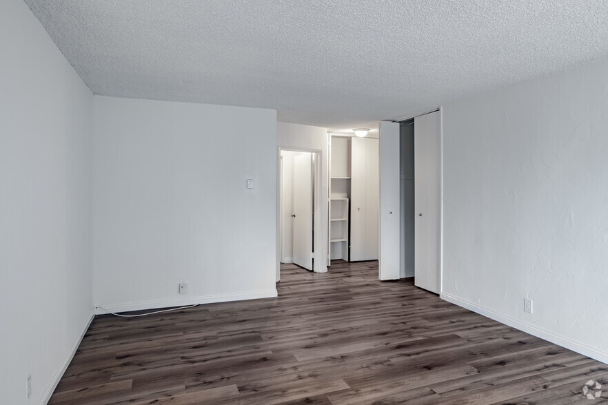 1BR, 1BA - 8110 Redlands St