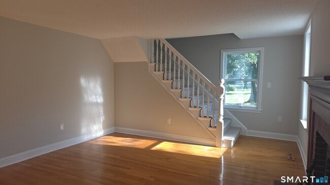 Building Photo - 387 Mixville Rd