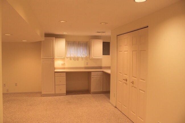 Building Photo - 324 Forest Dr