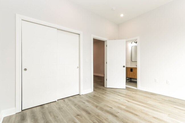 Building Photo - 163 W Cumberland St