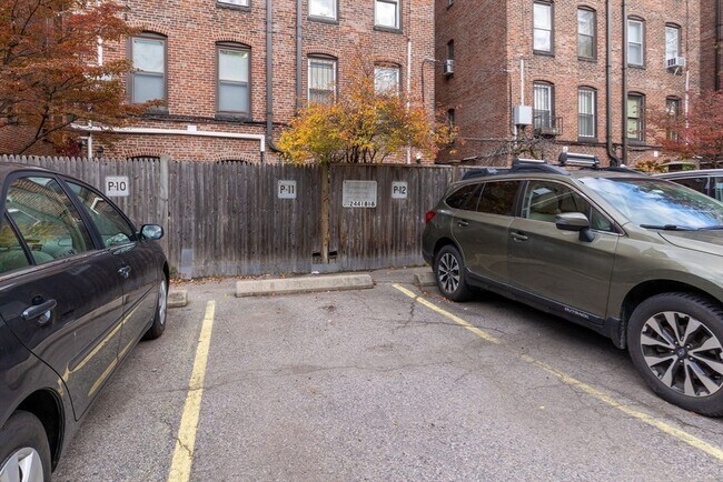 Building Photo - 17 Follen St