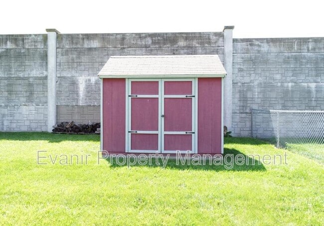 Building Photo - 790 Branford Rd