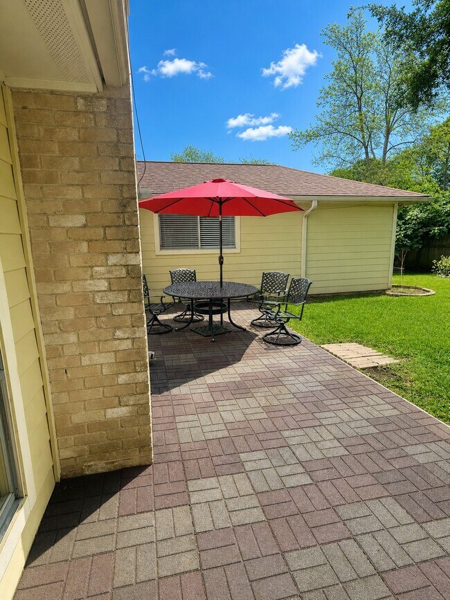 Building Photo - 14906 Brookpoint Dr