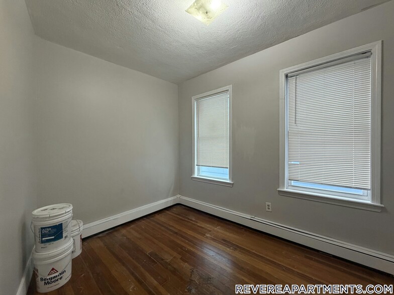 Building Photo - 165 Hichborn St