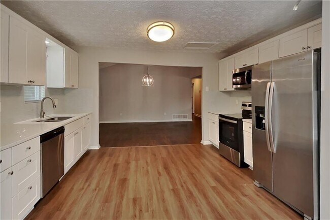 Building Photo - 2242 Josephine Ct