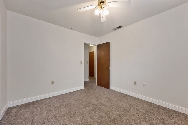 Building Photo - Charming 3 Bedroom, 2 Bath Home Close to Town