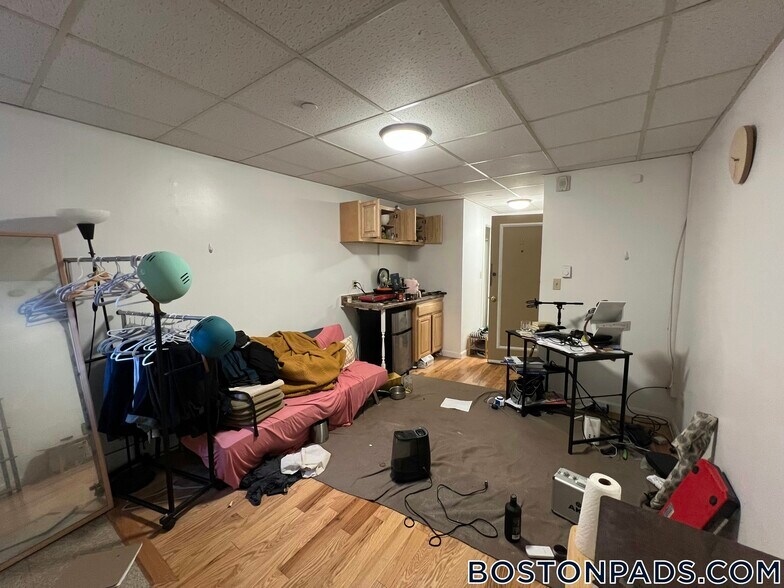 Building Photo - 405 Beacon St