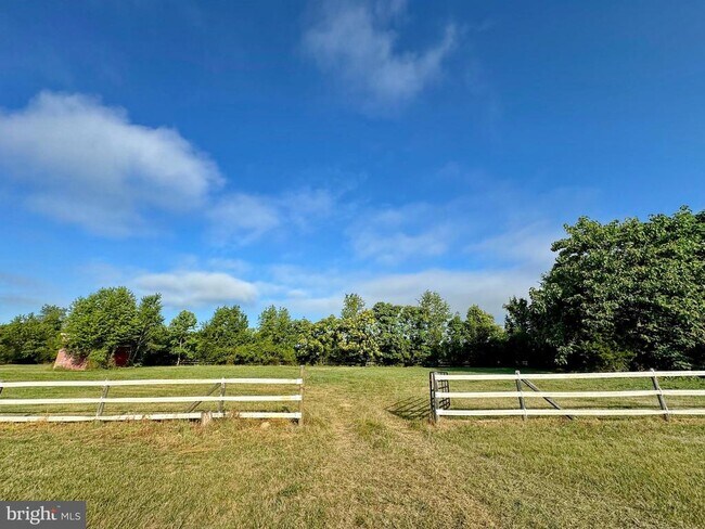 Building Photo - 8530 Wedding Dr