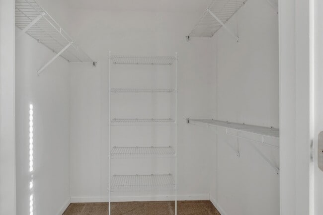 Building Photo - 1234 Riverbrook Dr