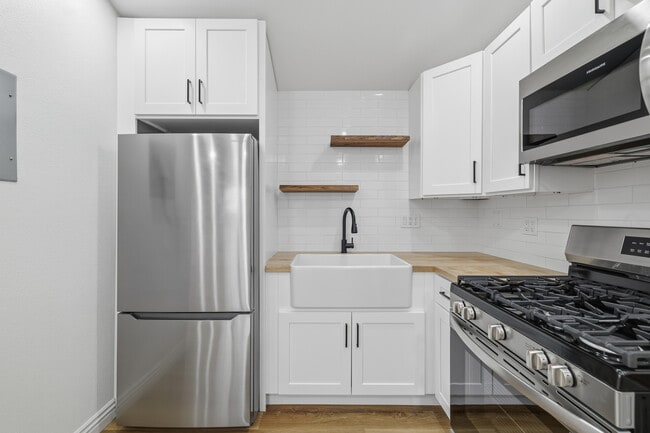 Building Photo - 12511 Landale St