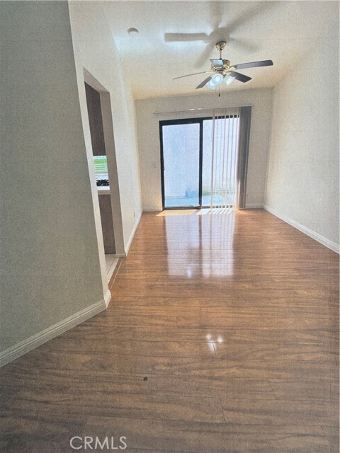 Building Photo - 7 Flaxwood