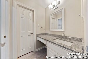 Building Photo - 7 Inwood Knoll