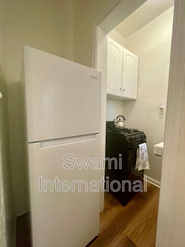 Building Photo - 521 N Avalon Blvd