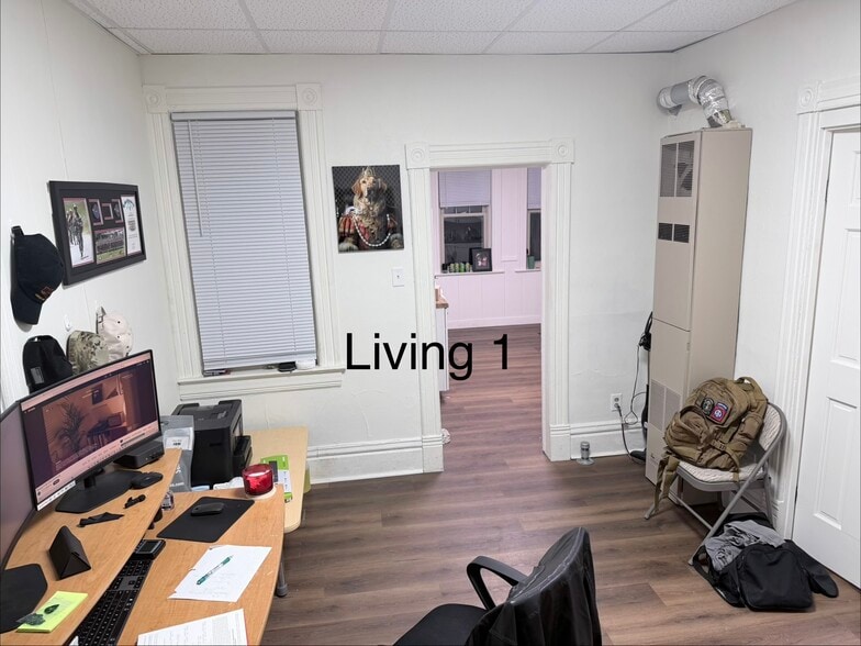 Building Photo - 10 E 5th St