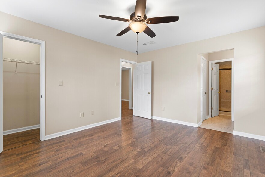 Primary Bedroom - 400 Kant Pl