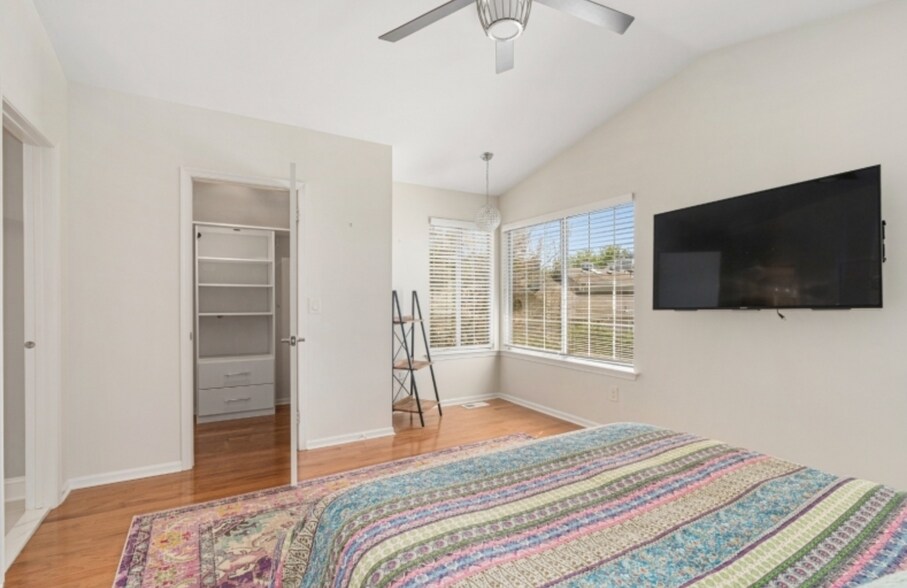 Building Photo - 11 Bentley Ct