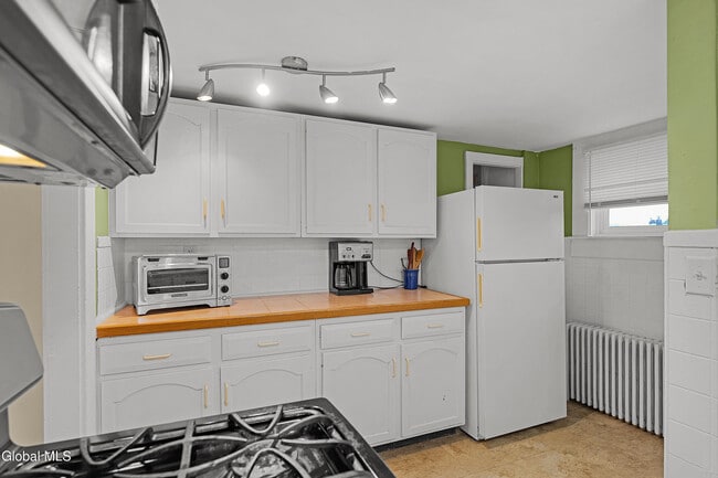 Building Photo - 67 Hill St