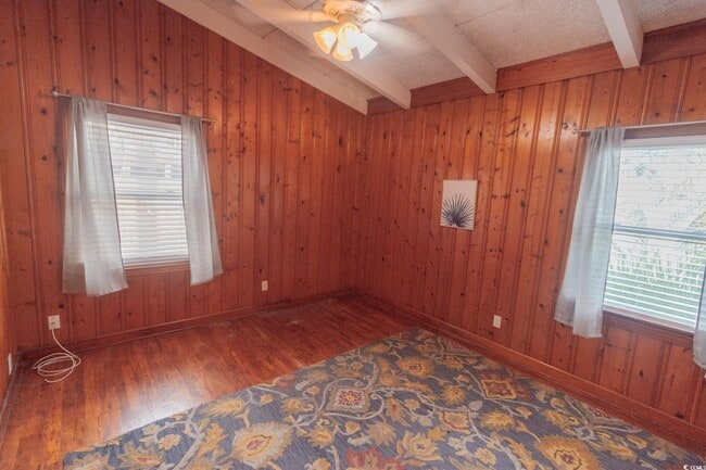 Building Photo - 4718 Seaview St