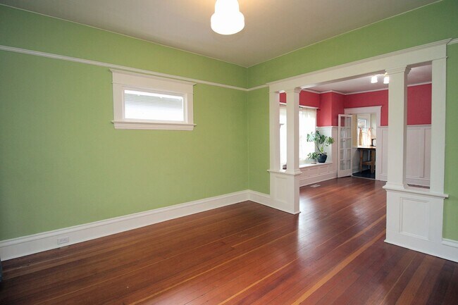 Building Photo - Delightful Remodeled Alberta Arts 3 Bed/2 Bath Bungalow