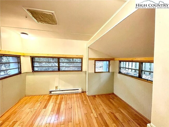 Building Photo - 252 Trillium Rd