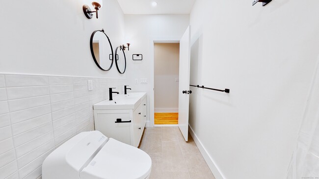 Building Photo - 86 Edwards St