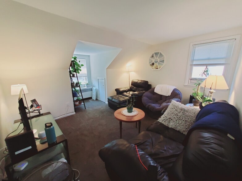 Building Photo - 47 Whitmore Ln