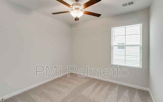 Building Photo - 700 Pink Rose Ln