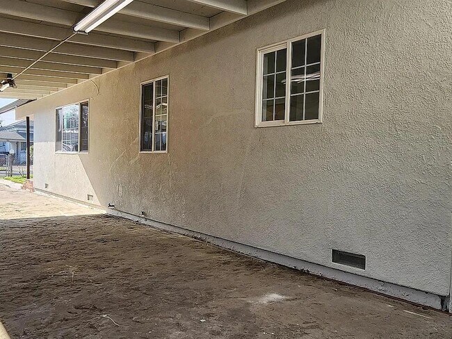 Building Photo - 308 Vine St