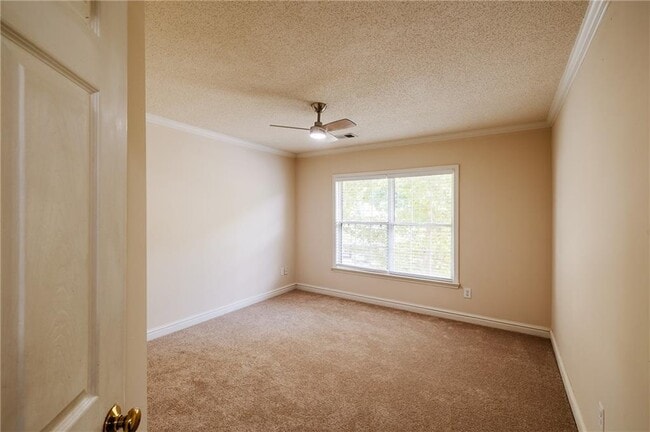 Building Photo - 1060 Lyndhurst Way